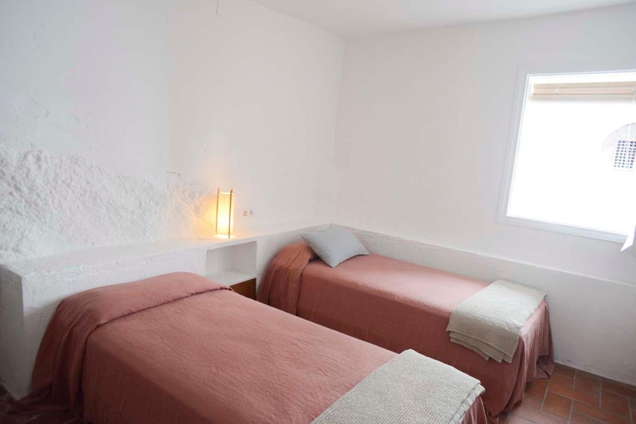 Cozy Townhouse In By Coderch Milá - Hébergement de vacances